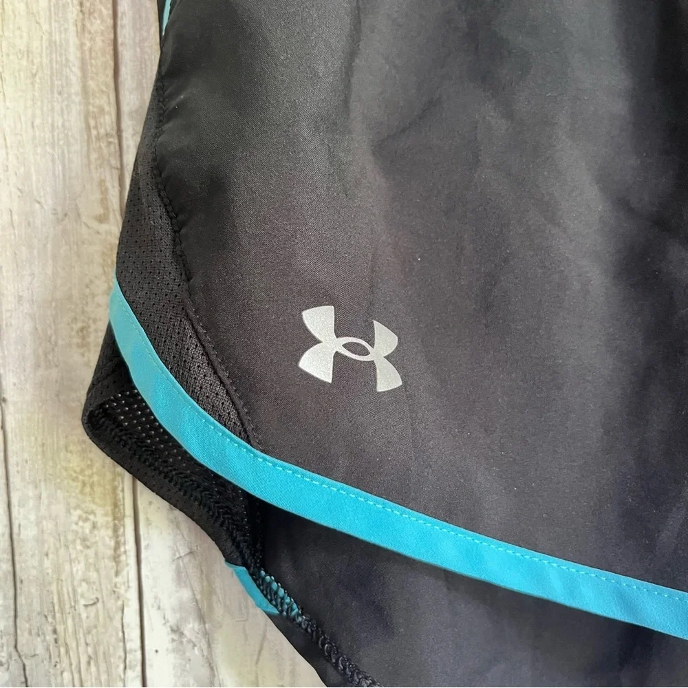 Under Armor Classic Black & Blue Fly By Shorts - Picture 5 of 7
